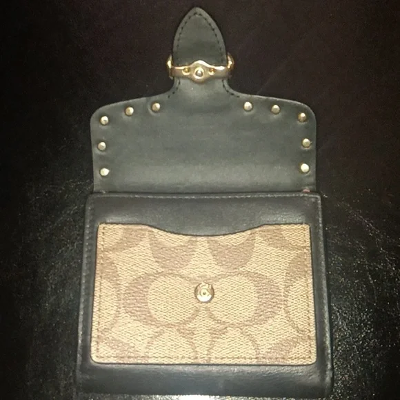 Coach New York - Picture 3 of 5